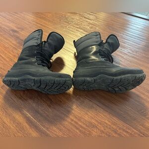 North Face Black Winter Boots size 5.5 snow ice